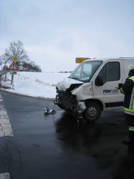 VU B2 bei Töpen, Transporter mit Frontschaden