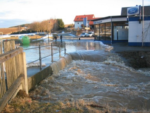 Hochwasser Autohaus Plessgott