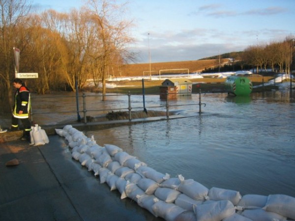 Hochwasser Autohaus Plessgott