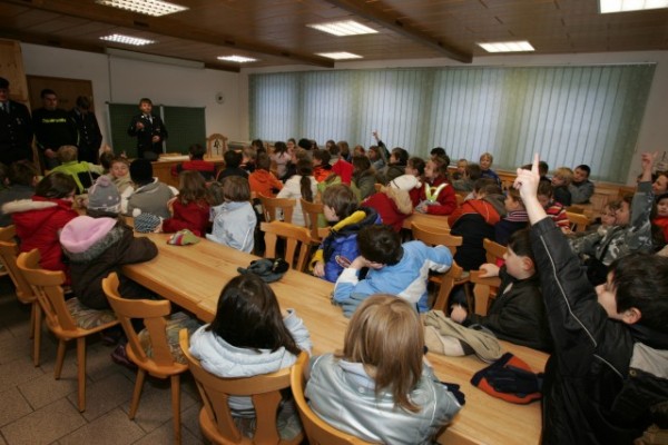 Schulklassen im Unterrichtsraum