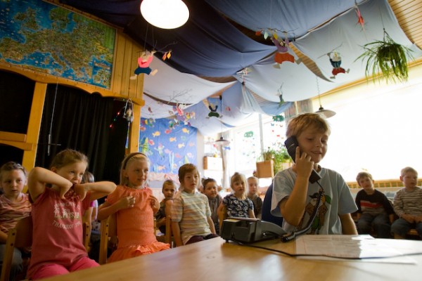 Brandschutzerziehung Kindergarten Trogen, Meldung über Telefon