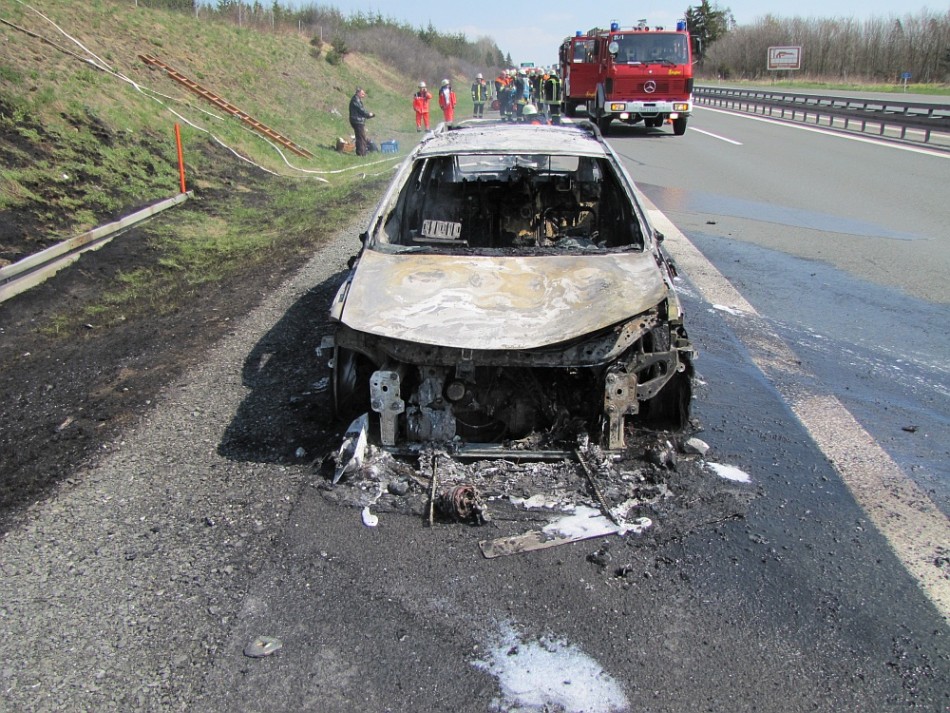 Einsatz 10/2011: Brand PKW und Böschung A72