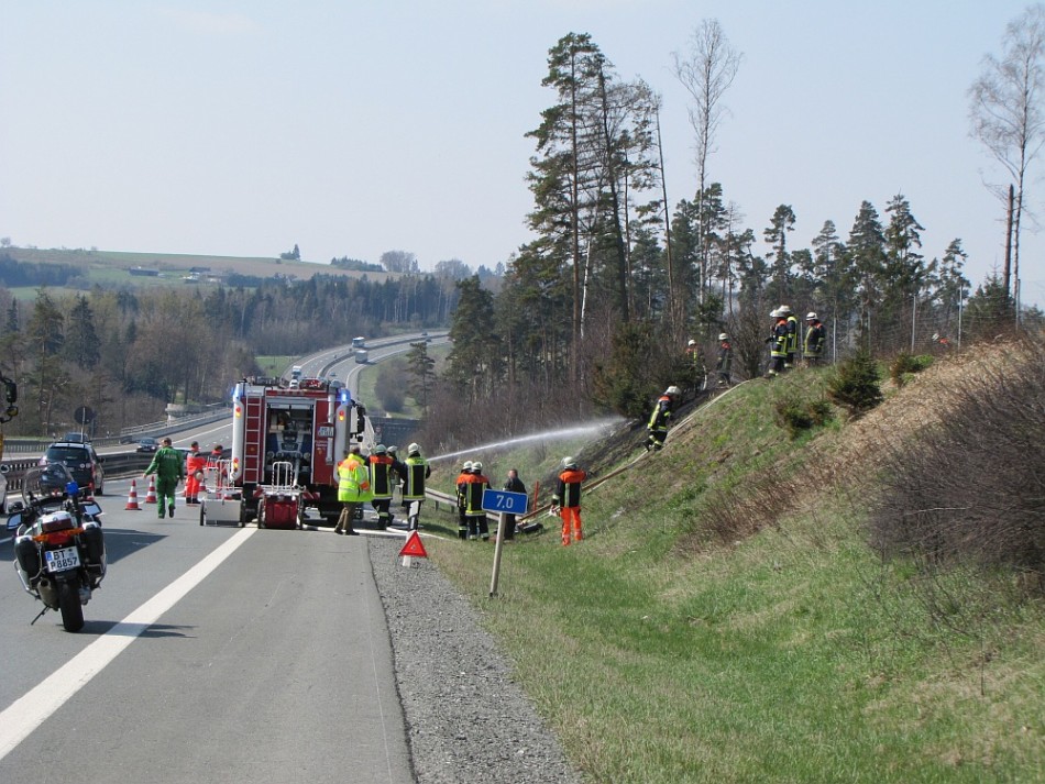 Einsatz 10/2011: Brand PKW und Böschung A72