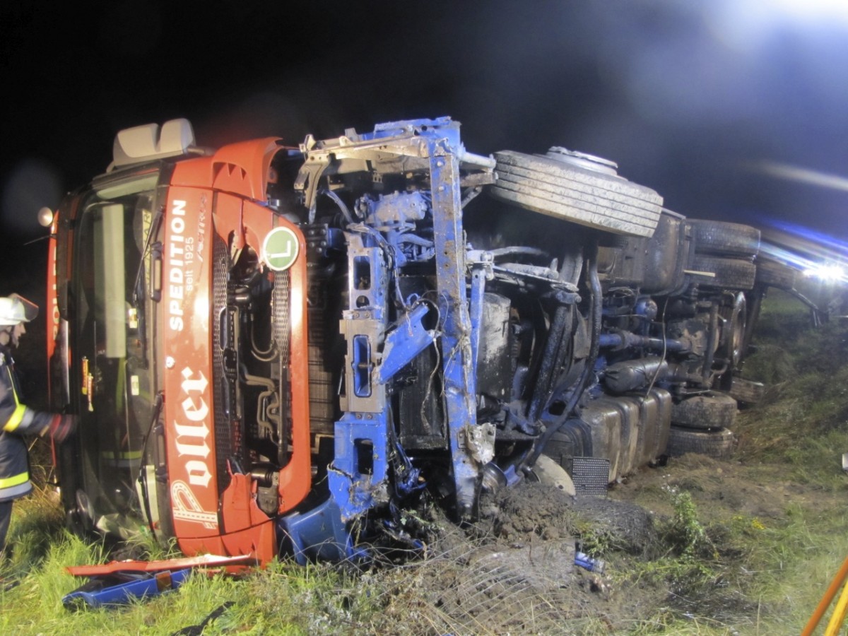 VU, LKW von A72 abgekommen und umgekippt