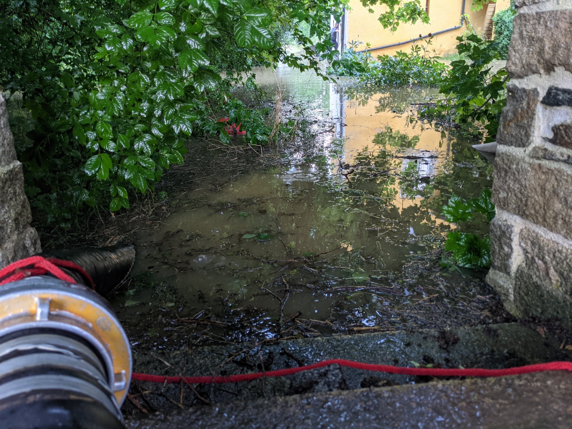 Hochwassereinsatz - Überflutung Anwesen Hauptstraße
