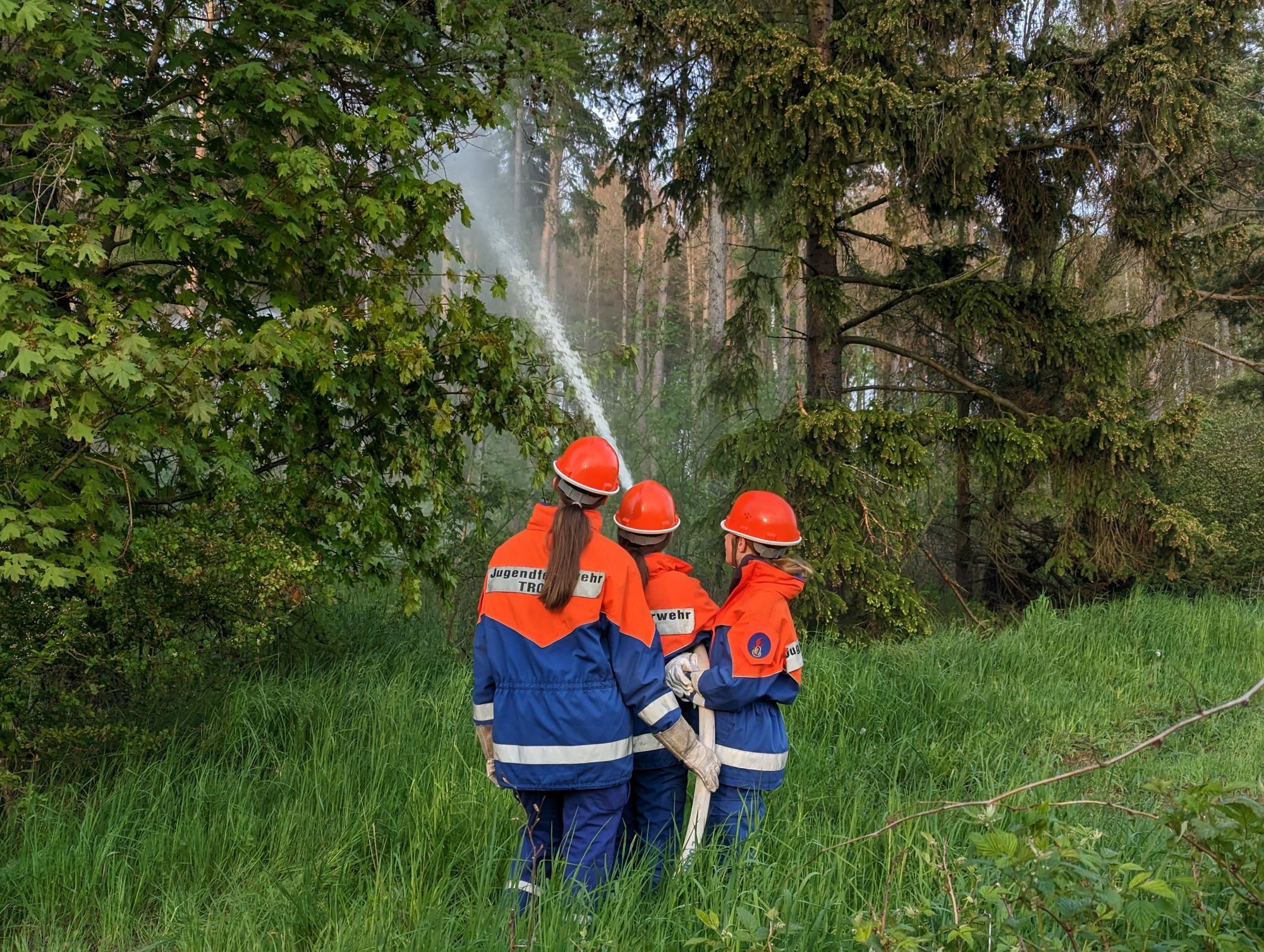 Die Jugendfeuerwehr bei einer Brandübung